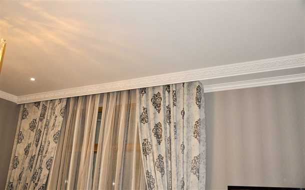 Преимущества карнизов для потолка