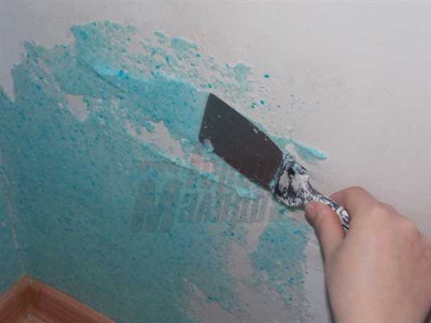 Поэтапный процесс удаления жидких обоев