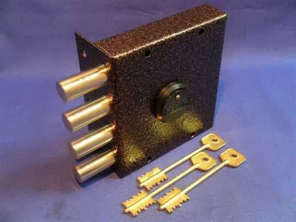 Подготовка к вскрытию гаражного замка