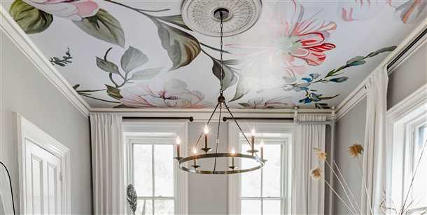 Советы по выбору обоев для потолка