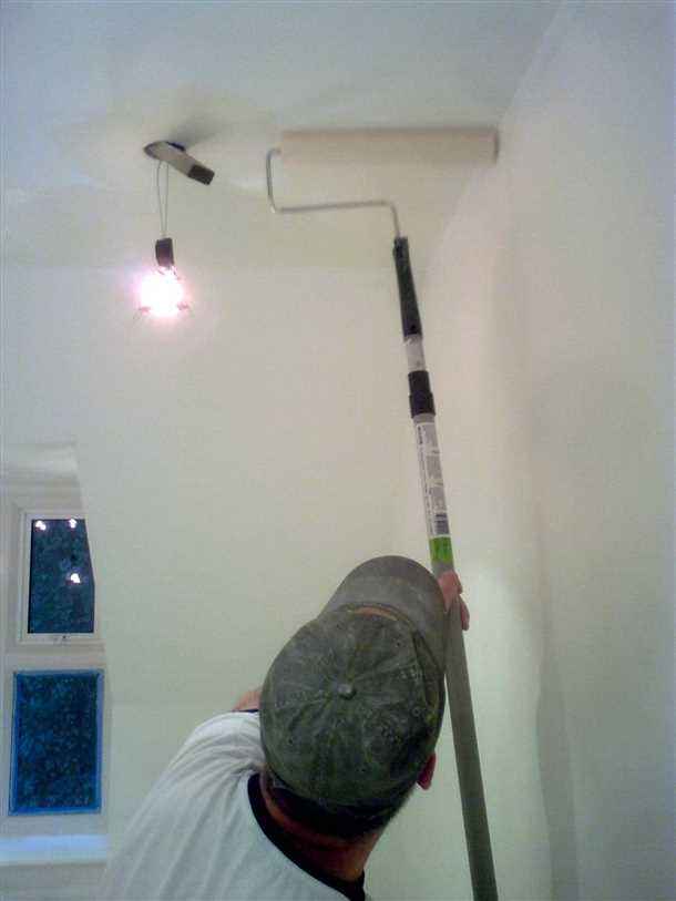 Рекомендации по уходу за валиком для покраски потолка