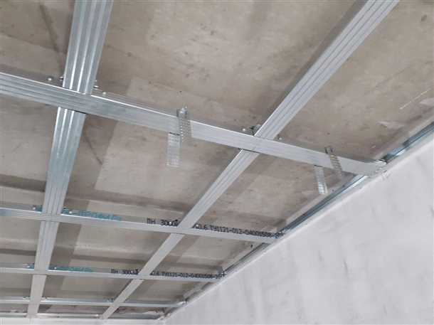 1. Вес осветительных приборов и проводки.