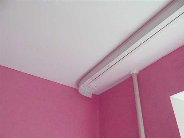 1. Пластиковые карнизы