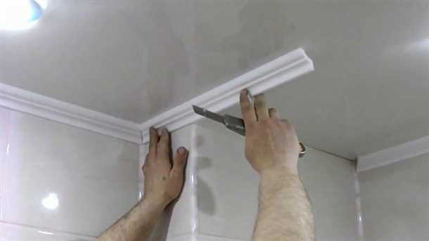 Узнайте, в каких случаях необходимо приклеить потолочный плинтус Когда клеить потолочный плинтус