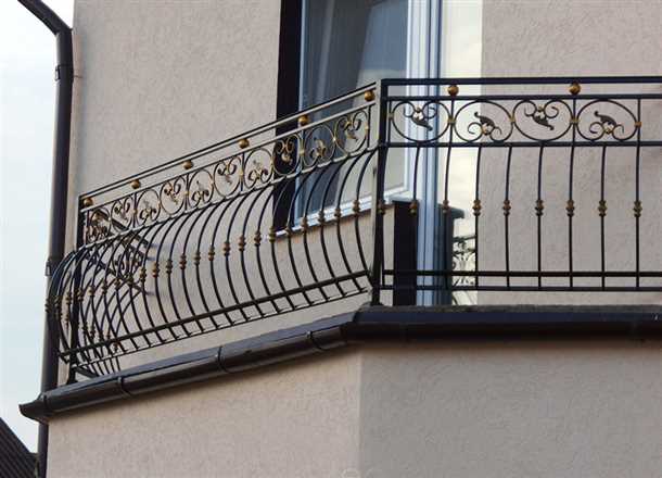 Как правильно установить кованый балкон