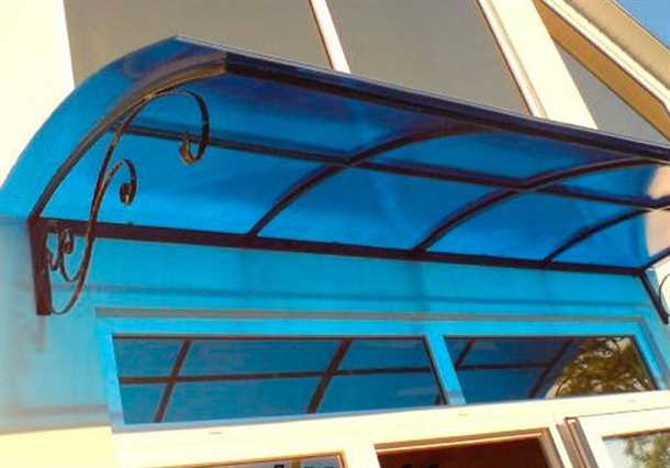 Козырьки над балконом из поликарбоната Козырьки над балконом из поликарбоната