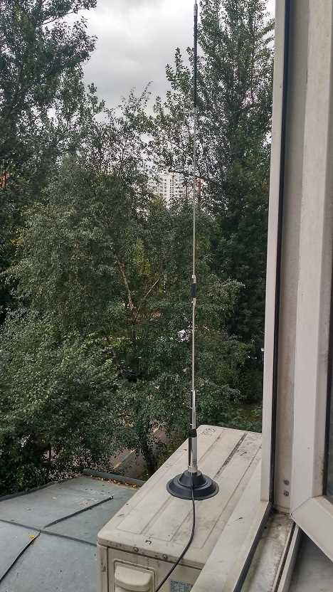 Крепление антенны на балконе