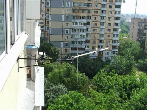 Как крепить антенну на балконе