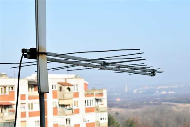 Крепление антенны на балконе Крепление антенны на балконе