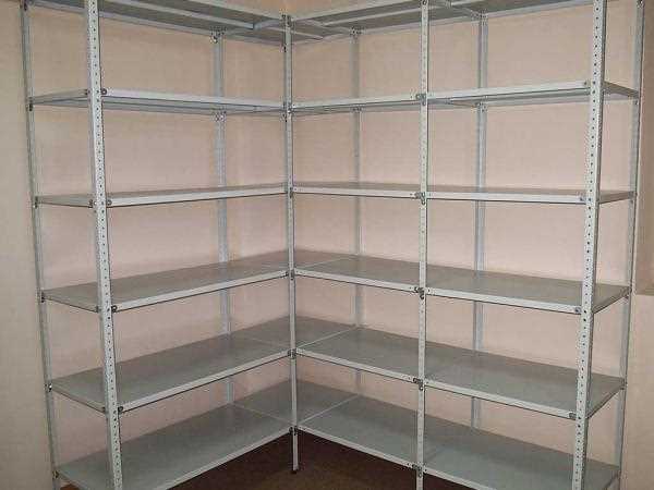 Преимущества металлических стеллажей: