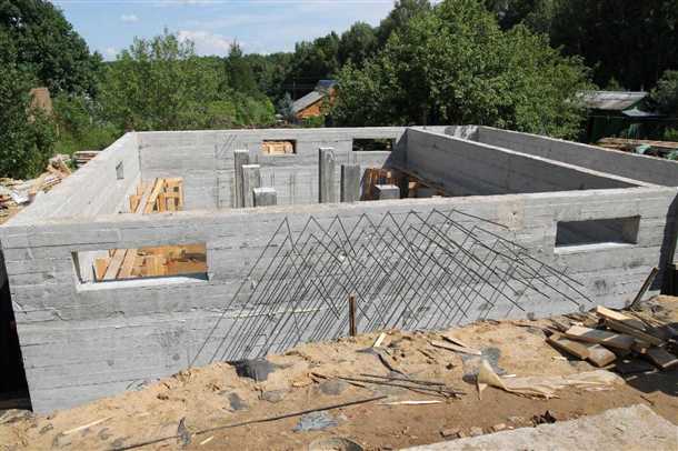 Преимущества использования монолитного цокольного этажа