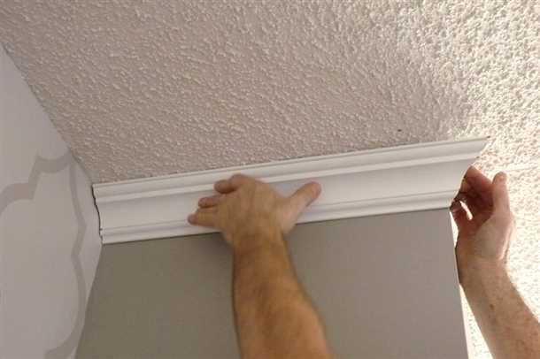 Установка потолочного плинтуса