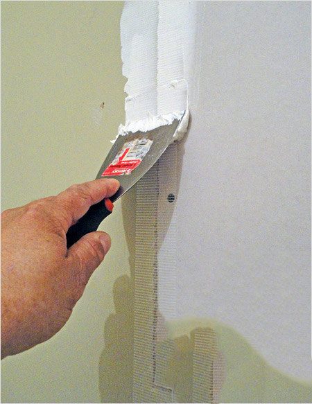 Совместимость гипсокартона и обоев: можно ли клеить гипсокартон на поверхность покрытую обоями? Можно ли клеить гипсокартон на обои