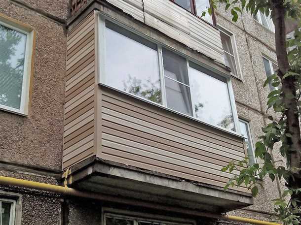 б) Натуральный или искусственный камень