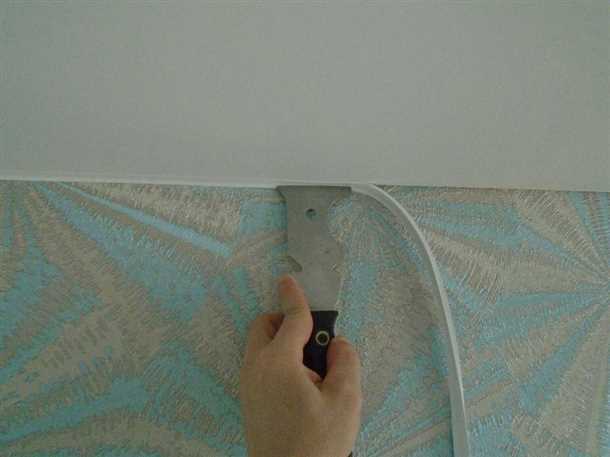 Натяжные потолки делают до обоев или после