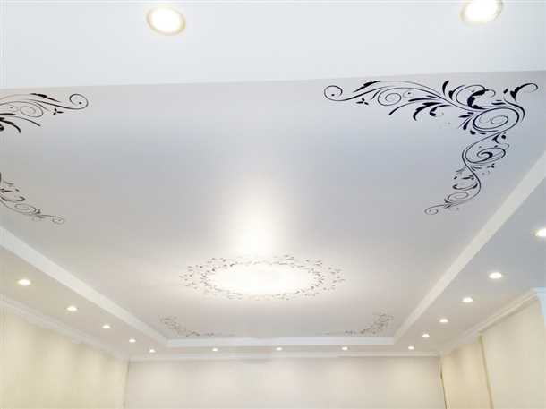 Потолки с абстрактными рисунками