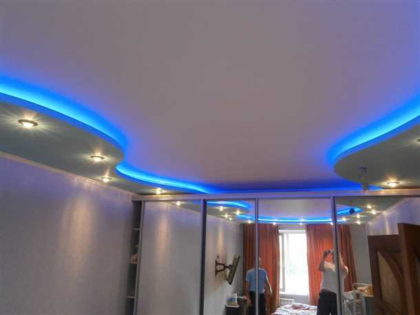 Натяжной потолок двухуровневый с подсветкой