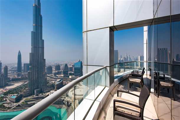 Небоскреб с прозрачными балконами Небоскреб с прозрачными балконами