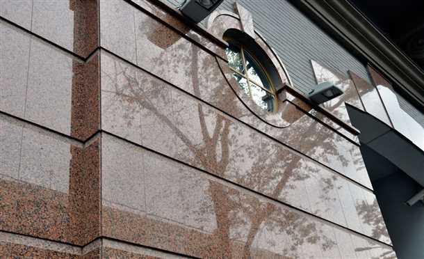 Инновационные технологии облицовки фасадов гранитом