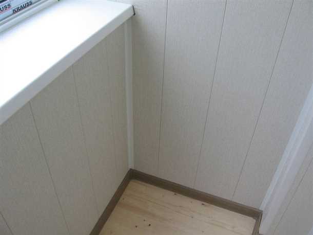 Преимущества обшивки балкона пластиковыми панелями