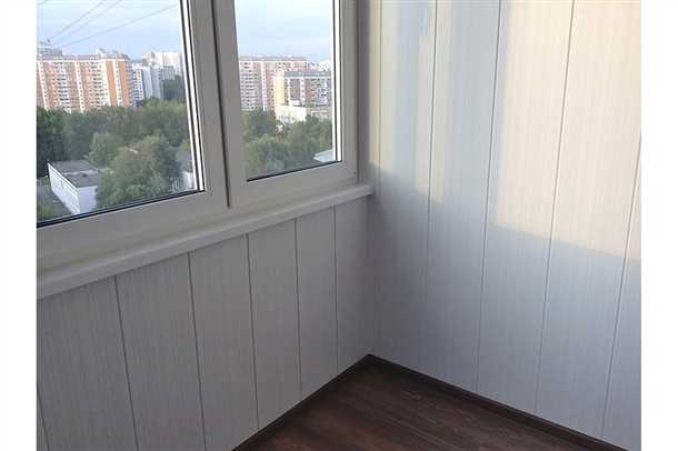 Обшивка балкона пластиковыми панелями Обшивка балкона пластиковыми панелями