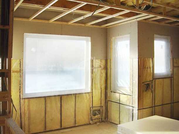 Обработка швов и поверхности гипсокартона в деревянном доме