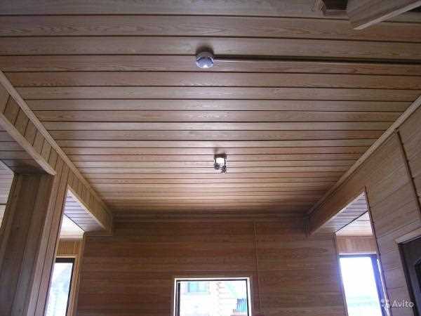 Порядок обшивки потолка вагонкой