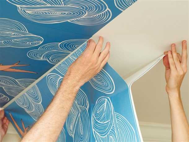 Оклейка потолка флизелиновыми обоями