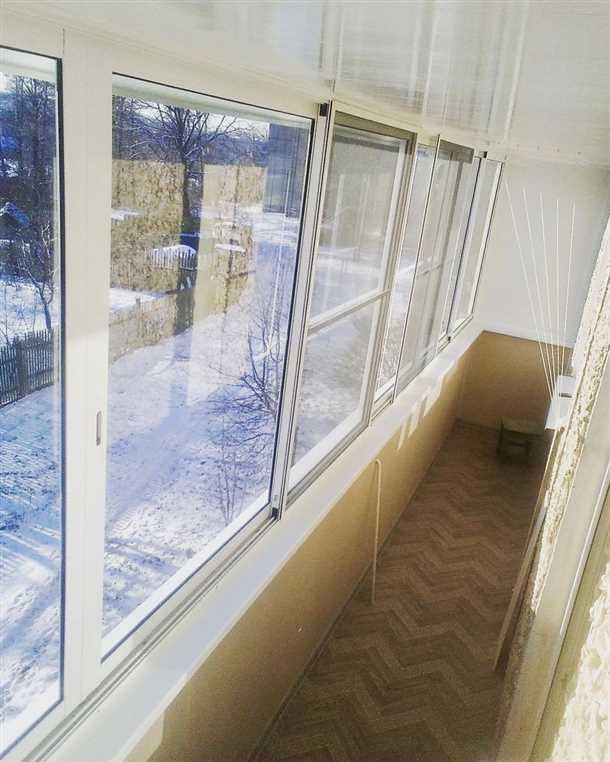 Преимущества остекления балкона зимой: