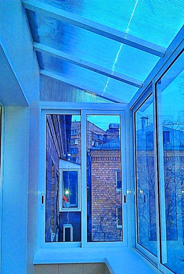 Дизайн и декорация балконов с крышей