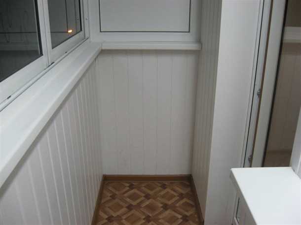 Отделка балкона пластиком: все, что вам нужно знать Отделка балкона пластиком все что вам нужно знать