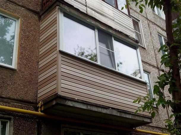 Отделка балконной доской