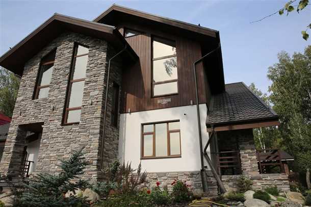 Особенности деревянного фасада