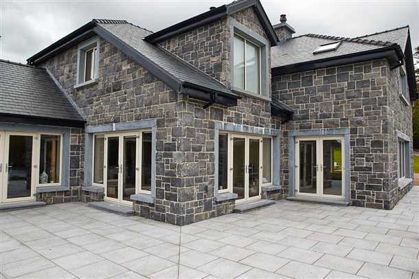 Отделка фасадов природным камнем: виды материалов, современные технологии и анализ преимуществ и недостатков Отделка фасадов камнем материалы технологии преимущества и недостатки