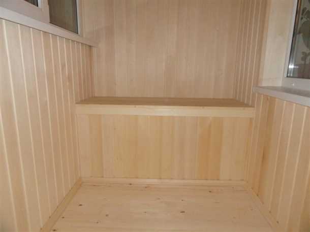 Отделка лоджии вагонкой - материалы и способы укладки Отделка лоджии с помощью вагонки выбираем материалы и способы укладки