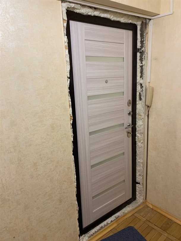 Откосы входной двери изнутри: преимущества и особенности