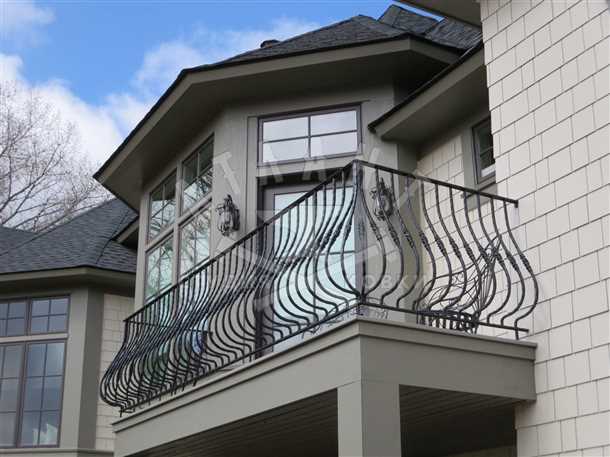 Кованые перила на балкон Перила кованые на балкон