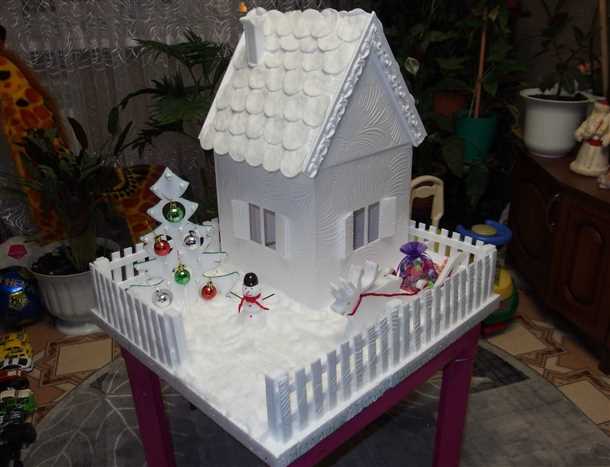 Украшения и предметы интерьера из потолочной плитки