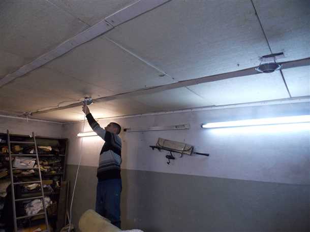 Преимущества подвесного потолка в гараже