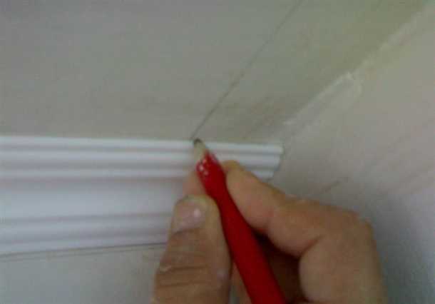 Что такое потолочный плинтус?