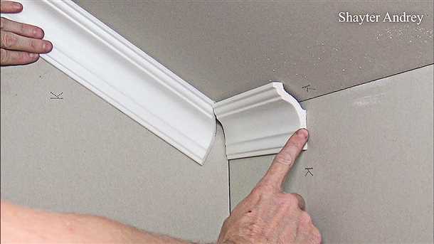 Инструменты для поклейки потолочного плинтуса