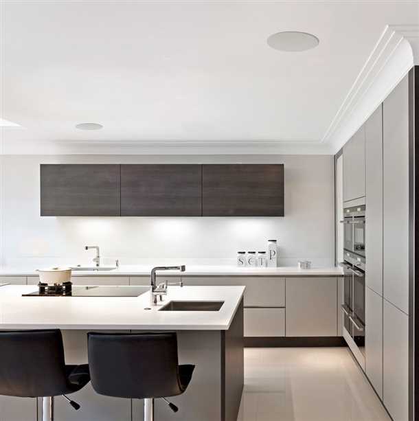 Преимущества использования потолочной акустики