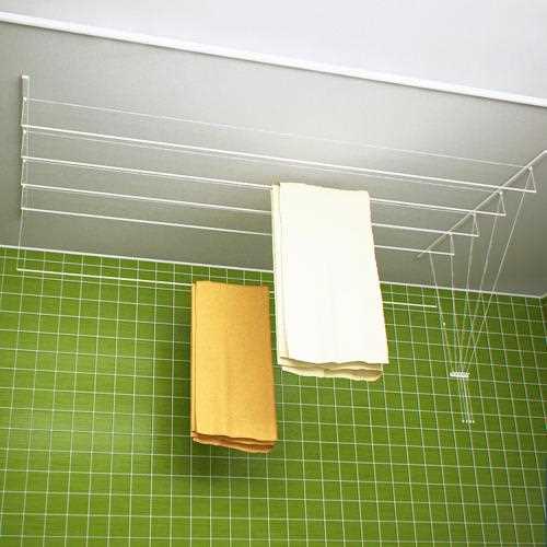 Небольшой размер потолочной сушилки для белья - идеально для ванной комнаты