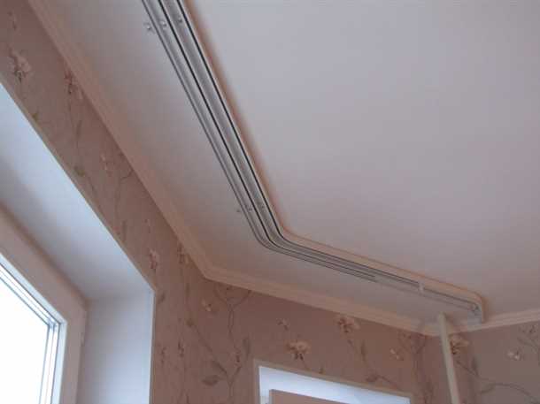 Установка карниза для эркера