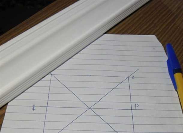 Потолочный плинтус