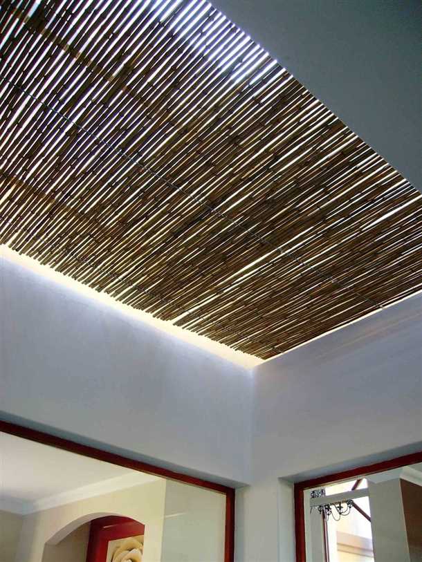 Преимущества установки потолка из бамбука: