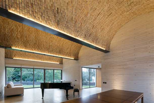 Потолок из дерева: стильное и натуральное решение