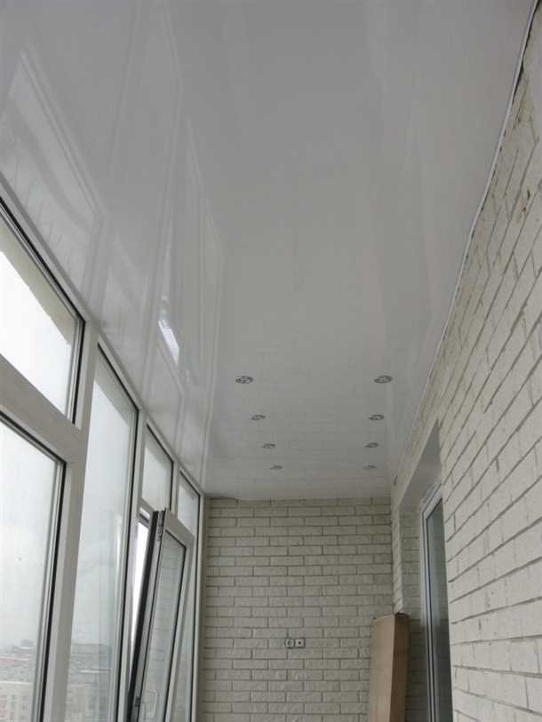 Как выбрать материалы для потолка на балконе?