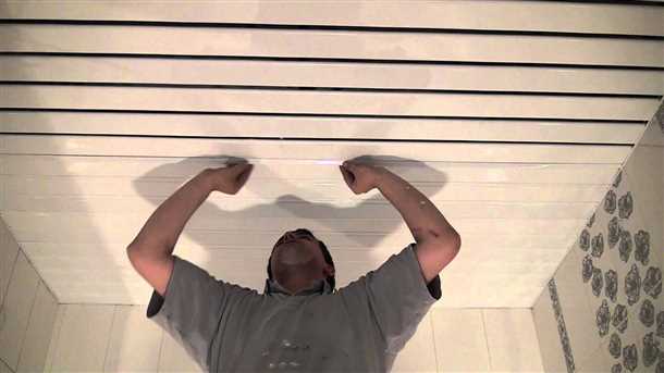 Создание потолка в ванной комнате своими руками Потолок в ванной комнате своими руками