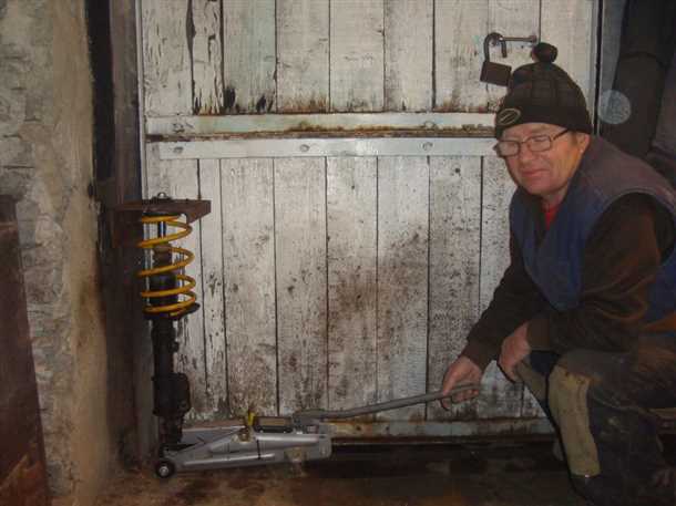 Удобные стеллажи для хранения инструментов и запчастей